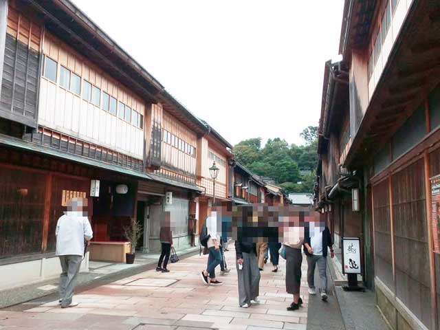 金沢を散策する「茶屋街」